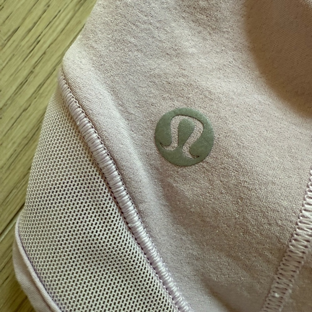 Lululemon 2.5 low rise hotty hot pale Pink Shorts size 8 - Picture 3 of 4